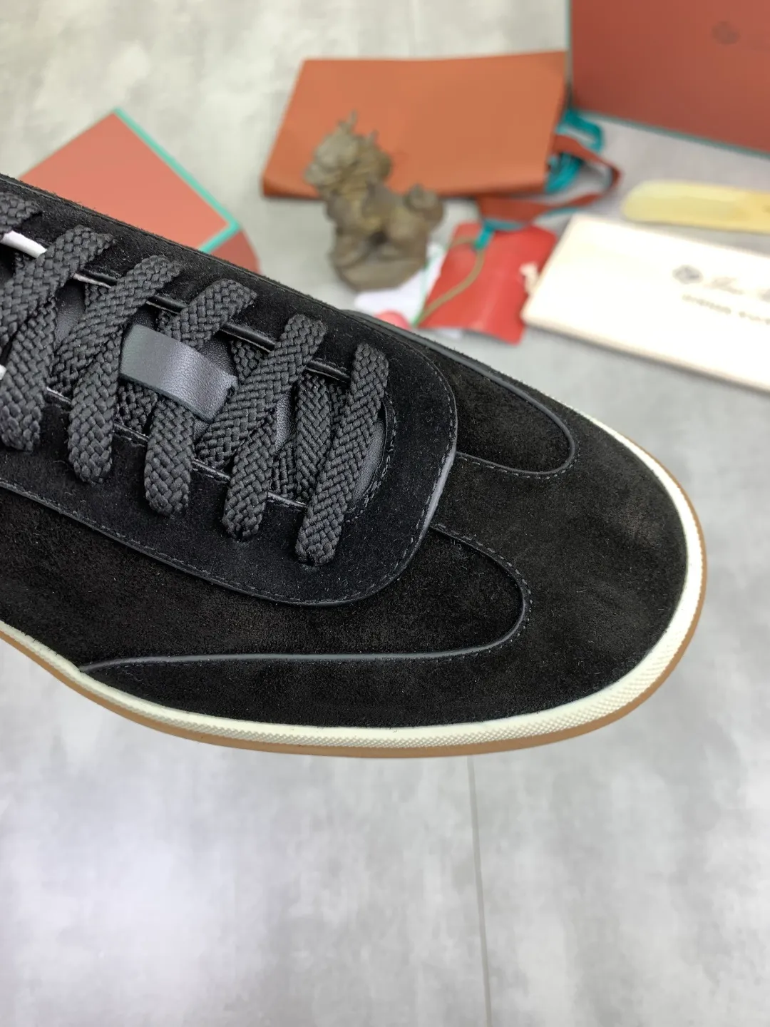 Men's men's shoes 💰P580 New model 💰 The latest casual shoes Loro Piana 💯 Top grade 💯 Buy the original copy 💯 Founded the existing Loro Piana company on April 24, 1924. It is the sixth generation of family operation, providing the best quality products to customers who are discerning about taste and quality. Imported original fly woven fabric with cowhide fabric, plain calfskin lining, hand-stitched thread with cowhide feet, original packaging, high-end outsole, size: 38-45 (customized for 46), 8️⃣ colors available